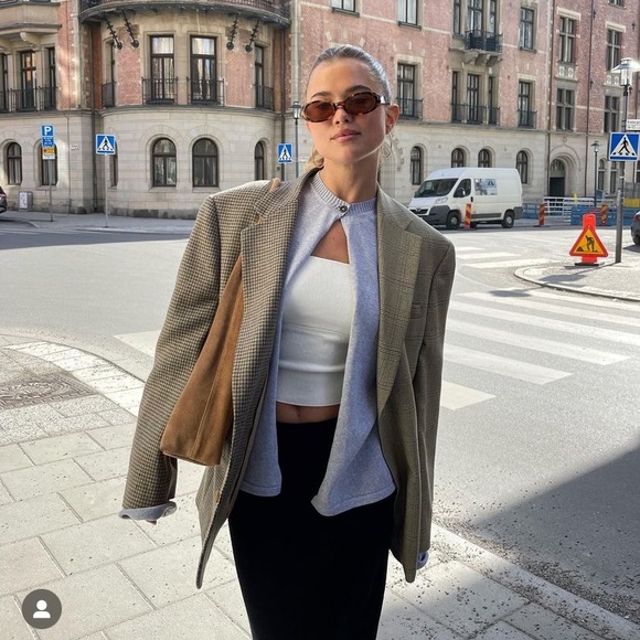 **SOLD DO NOT BUY**Djerf avenue style cropped cardigan from brandy Melville - Picture 4 of 7